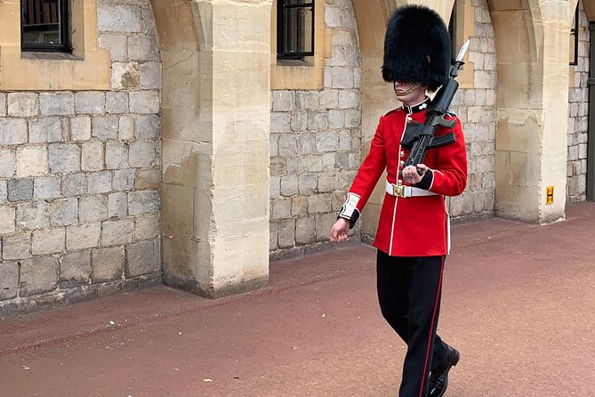 Full Day Excursion Royal London & Windsor in an Iconic London Black Cab - Who gets the best value