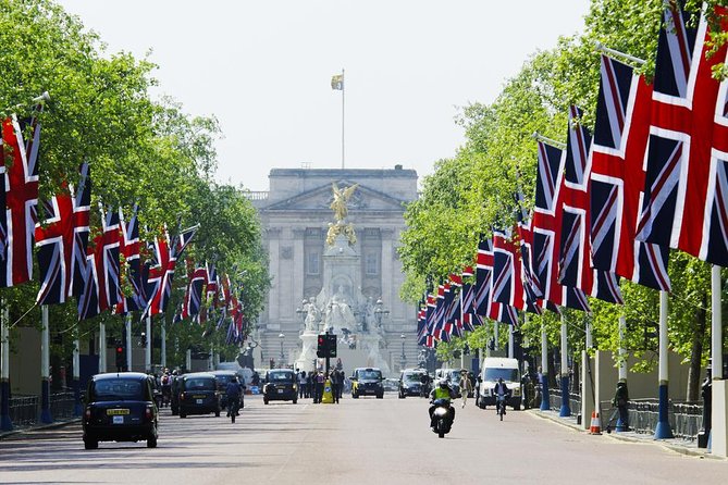 Full Royal Tour: Royal London & Buckingham Palace Tour - Starting at The Ritz and walking through Green Park