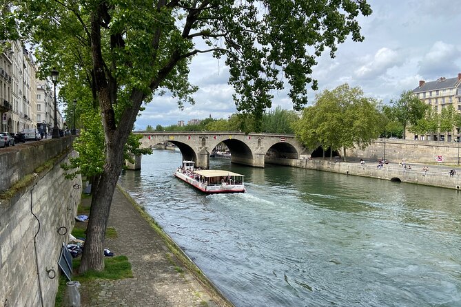 Guided Luxury Paris Day Trip with Optional Lunch at the Eiffel Tower - Who should book this Paris experience?