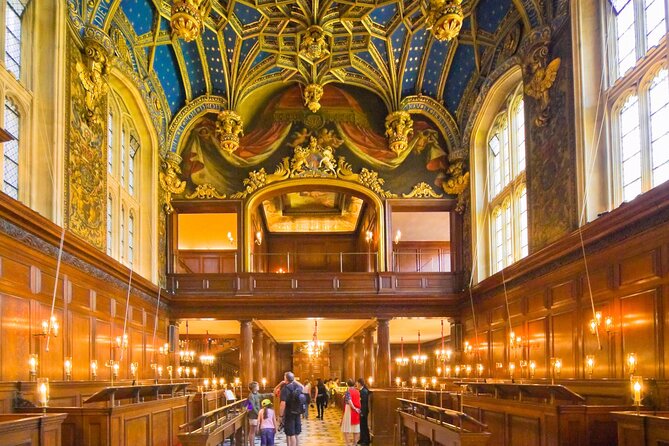 Hampton Court Guided Tour. Full day Access & High Tea - Why a guide changes Hampton Court