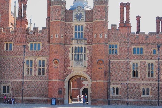 Hampton Court Guided Tour. Full day Access & High Tea - Practical details that affect the day