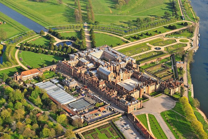 Hampton Court Guided Tour. Full day Access & High Tea - Meeting at Hampton Court station at 11am