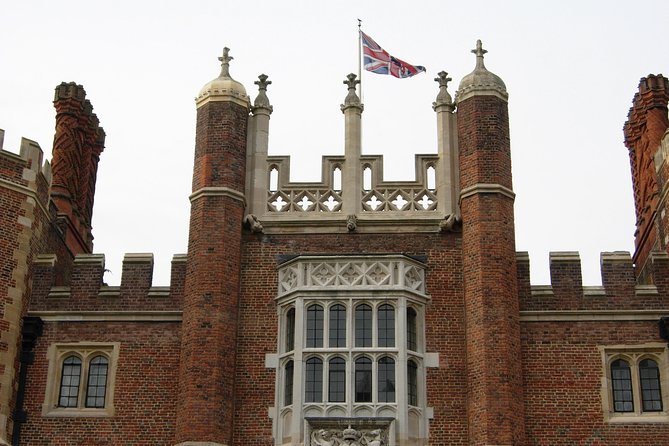 Hampton court palace private tour from London - Hampton Court Palace, a Tudor visit outside London
