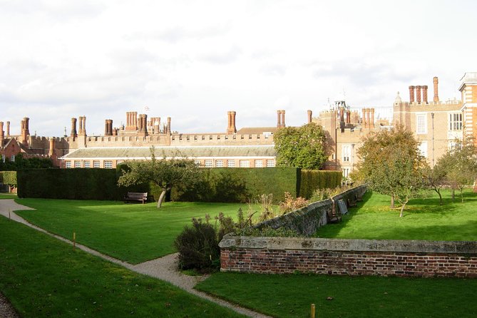 Hampton court palace private tour from London - Getting there from Waterloo or by central London car pickup