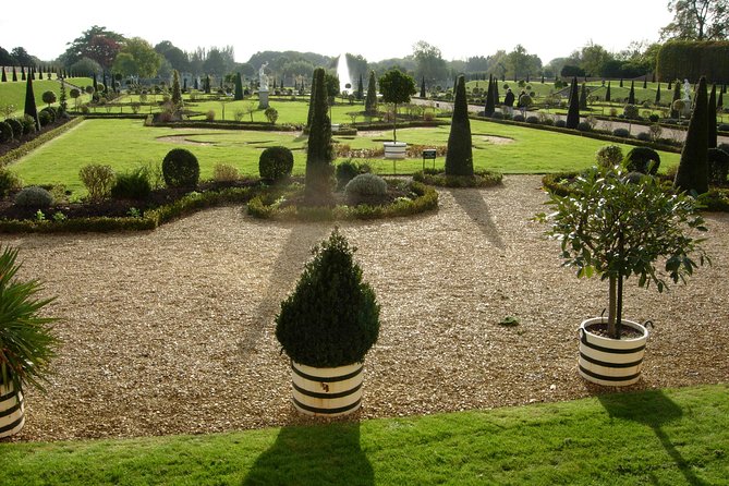 Hampton court palace private tour from London - The maze, tennis court, gardens, and Thames views
