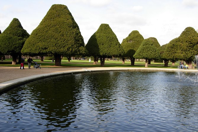 Hampton court palace private tour from London - The guides make or break the day