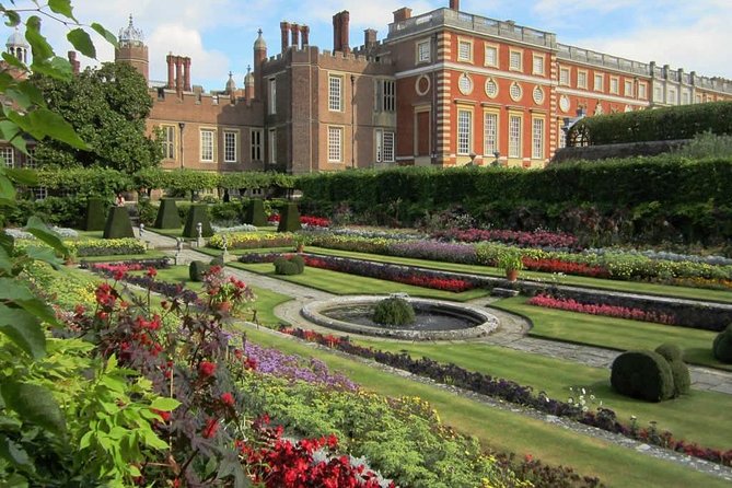 Hampton Court Palace Private Tour - Secrets of Henry VIII - The palace highlights in 90 minutes