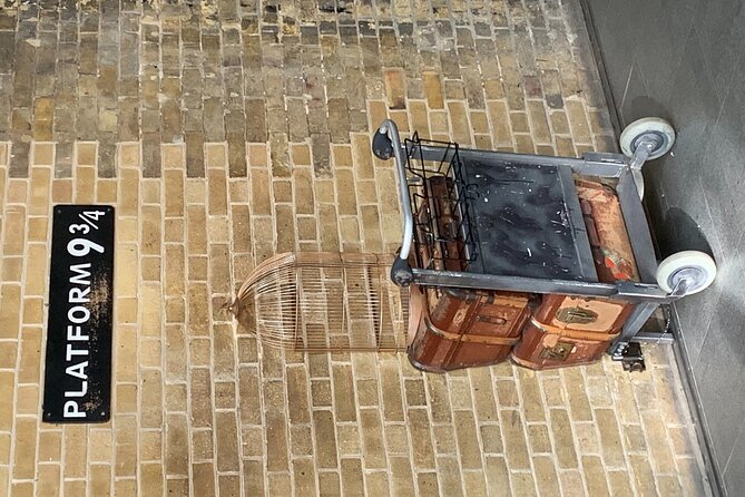 Harry Potter Black Taxi Private Tour of London with Hotel Pickup - Borough Market and the Knight Bus