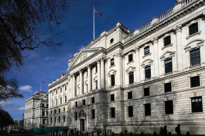 Harry Potter Self-Guided Walking Tour in London - Trafalgar Square and the route toward the Thames