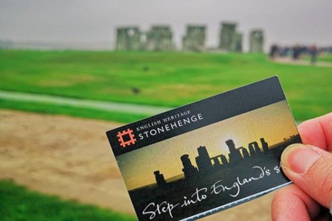 Heathrow Airport Arrival To Southampton Via Stonehenge - The private vehicle and luggage limits