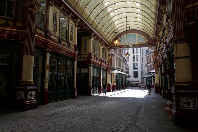 Highlights of Old London Town: Walking Tour of the Square Mile - Tower Hill and the Roman wall of Londinium