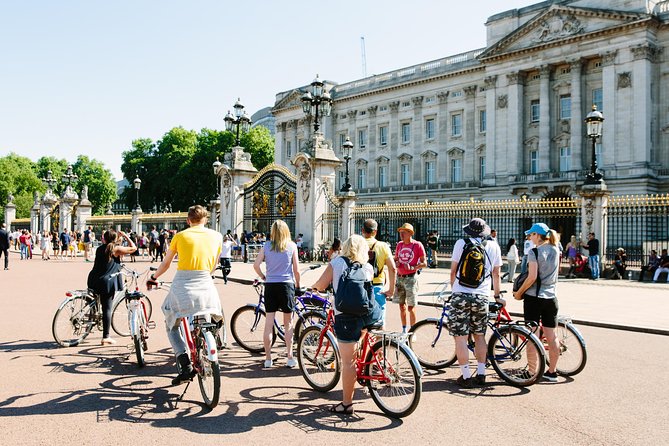 Highlights of Royal London Bike Tour including Hyde Park - Green Park and Buckingham Palace