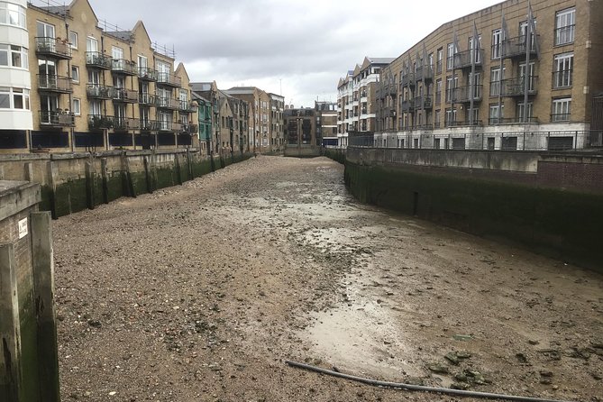 Historic walk of East Londons Wapping Docks and its famous Pubs - The Grapes and Wapping’s literary connections