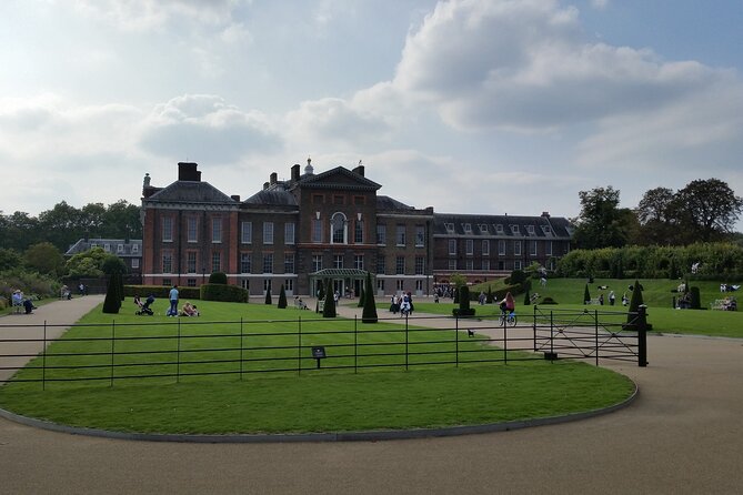 Hyde Park and Kensington Gardens: A Self-Guided Audio Tour - Speakers’ Corner and the public side of Hyde Park