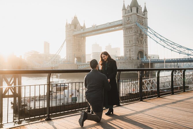Iconic London Portraits Tour with Expert Local Photographer - Big Ben, Parliament, and the classic London frame