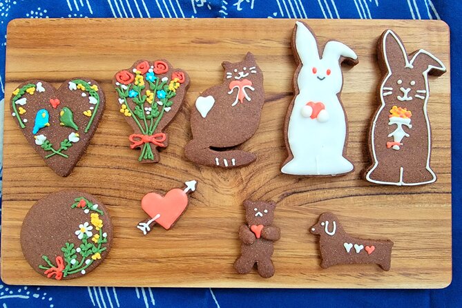 Kew Biscuit Decorating Class for Adults - Starting with pre-prepared biscuits and icing