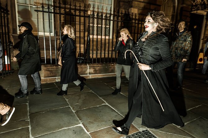 Liverpool Hidden History and Dead House Evening Walking Tour - Meeting the guide at Queen Victoria Monument