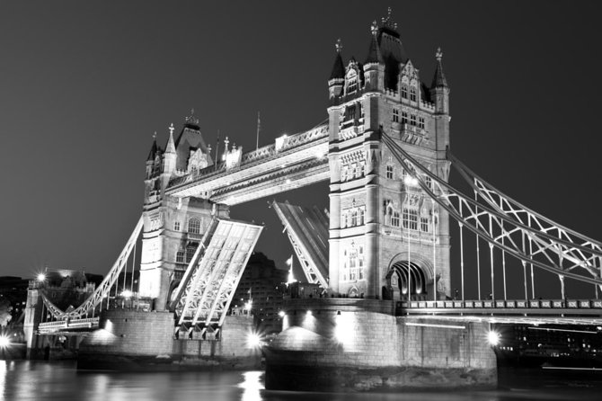 London Big Bus Evening Sightseeing Tour by Open-Top Bus - The Tower of London and riverside views