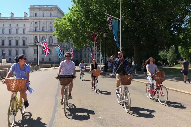 London Bike Tour: Landmarks, Secret Gems, Pub Stop & Street Art - Westminster Abbey, St James’s Park, and royal London