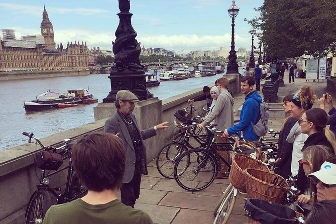 London Bike Tour: Landmarks, Secret Gems, Pub Stop & Street Art - Lambeth Palace and the first view of Parliament