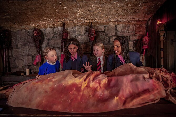 London Bridge Experience and Tombs - Scene two: the haunted-house finish