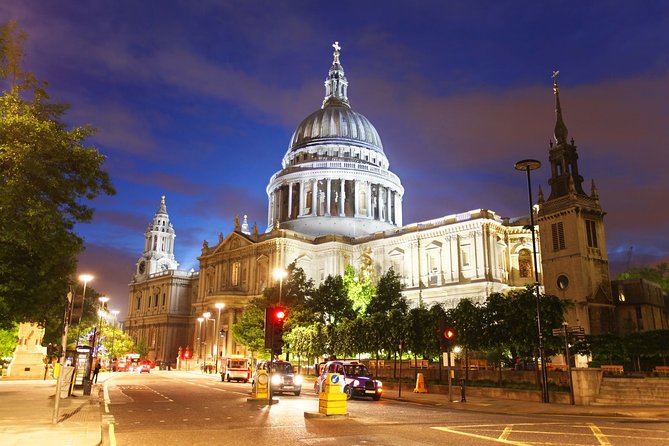 London Christmas Eve Illuminations Guided Tour by Night - The guide makes the difference