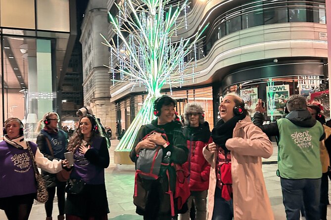 London Christmas Lights Guided Tour With Christmas Music - Oxford Street’s starry opening