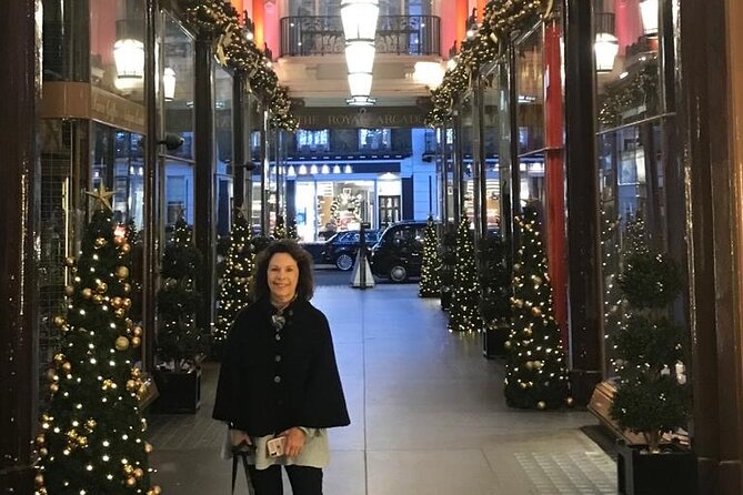 London Christmas Lights Private Tour by Traditional Black Cab - Photo stops make the evening personal