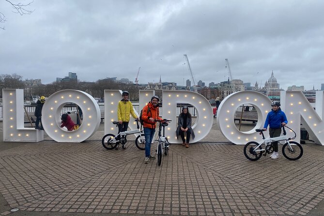 London E-Bike tour & Borough market - Starting at Blackfriars and getting ready to ride