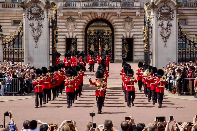 London Essential 2 hour introductory Walking Tour With a Londoner - A smart first walk from Green Park to Westminster