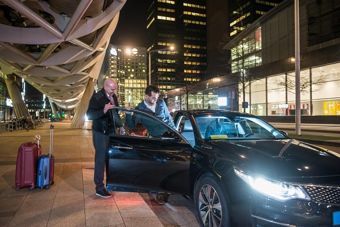 London Heathrow Airport Arrival Transfer (Airport to Southampton Hotel or Address) - The private vehicle and the 90-minute ride