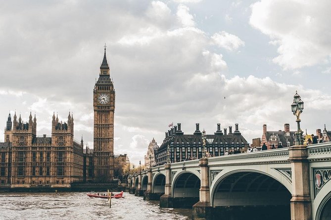 London Heathrow Airport Private Transfer Service To London - The Heathrow meeting point needs your attention