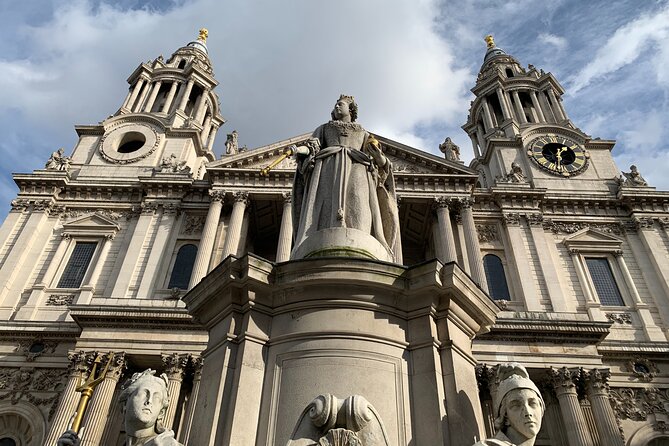 London Highlights Family-Friendly Walking Tour with Top Guide - Buckingham Palace and the Guard ceremony