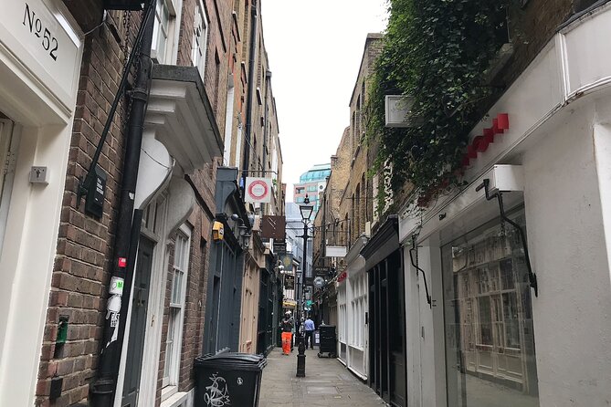 London - Jack the Ripper Small Group Tour - Christ Church and the Ten Bells pub