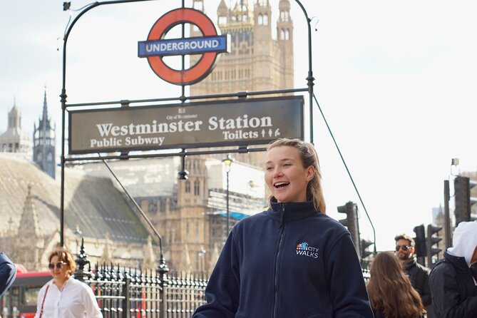 London: Landmarks Walking Tour - St James’s Park and a Tudor royal residence