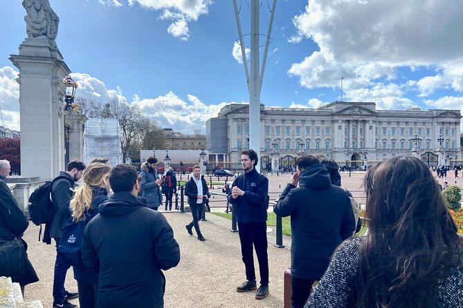 London: Landmarks Walking Tour - The royal route, Buckingham Palace and the King’s Life Guard
