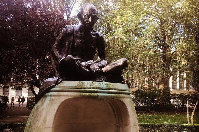 London Literary Private Walking Tour Of Bloomsbury - Russell Square and the grandest green space