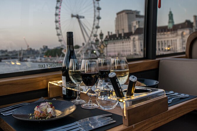 London Luxury Dinner Experience with Panoramic City Views - Dinner with London moving outside your window