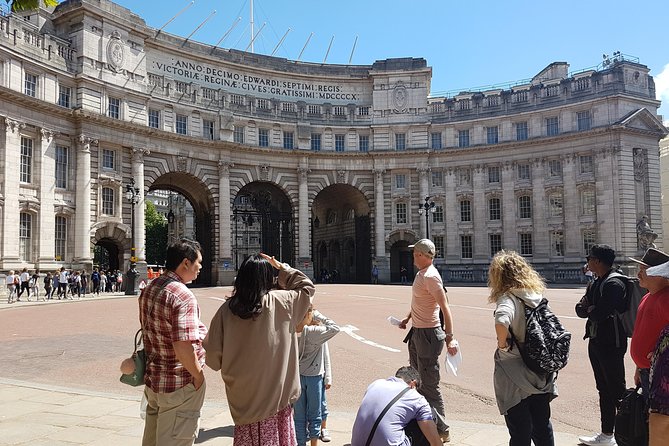 London's Amazing Palaces & Parliament : Private Tour - Trafalgar Square and London’s public center