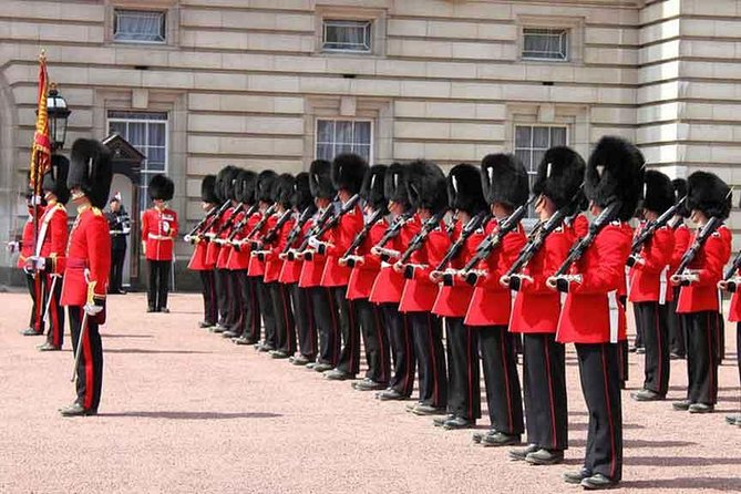 London's Amazing Palaces & Parliament : Private Tour - Downing Street and the heart of government