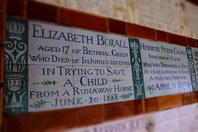London's Hidden Gems and Secret History Private Guided Tour - Smithfield Market and London’s darker stories