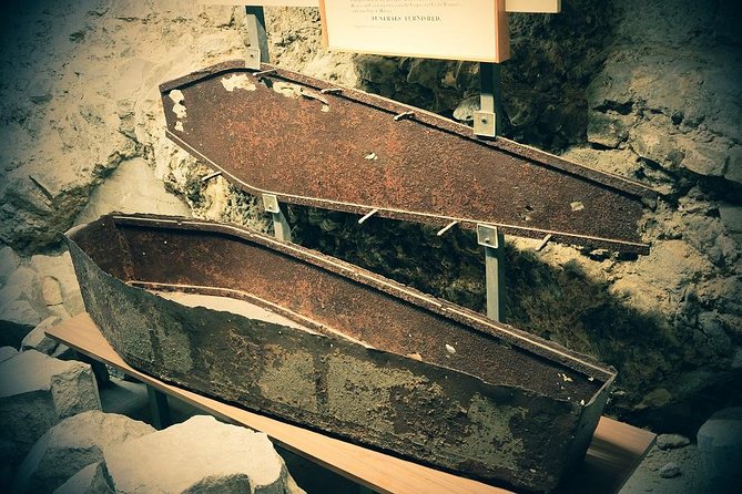 London's Hidden Gems and Secret History Private Guided Tour - Guildhall, Roman London, and the City’s power