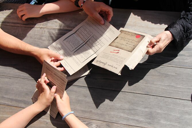 London Self-Guided Murder Mystery Tour by Trafalgar Square - A London mystery in the middle of the city