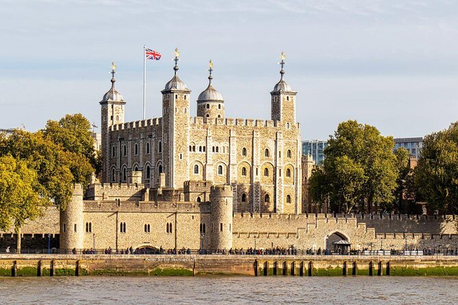 London Sightseeing Tour: Guard Change with Tower of London Option - A fast start from Victoria to St. Paul’s Cathedral