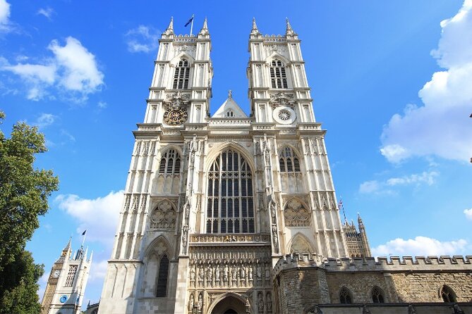 London Sightseeing Walking Tour with 30+ sights - Tower Bridge, London Bridge, and the Thames