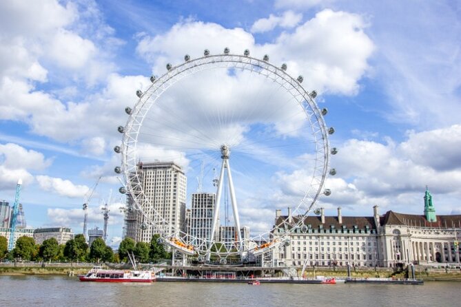 London Sightseeing Walking Tour with 30+ sights - The lunch break near Tower Hill