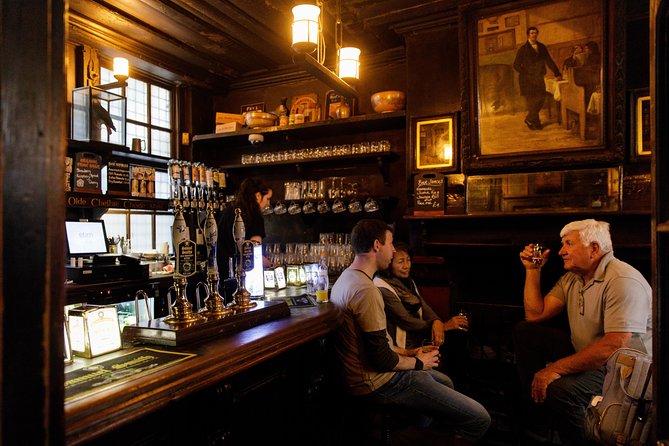 London Small Group Tour of Historical Pubs - Guides make or break this kind of walk