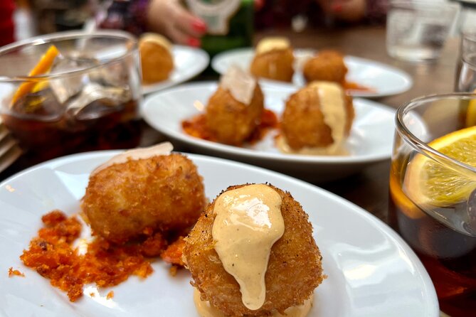 London Soho Food Tour with 7+ Tastings of Delicious Hidden Gems - Berwick Street Market and the first food rhythm