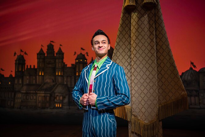 London Theatre: Wicked the Musical - The sets, costumes, and stage effects