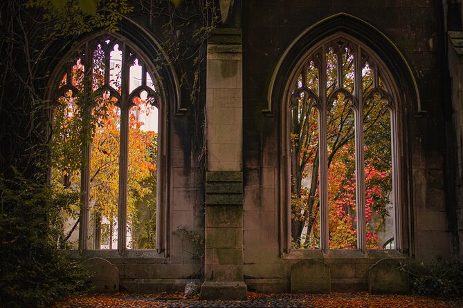London through the lens: Iconic photo spots, hidden gems & food. - Why this London photo walk feels different